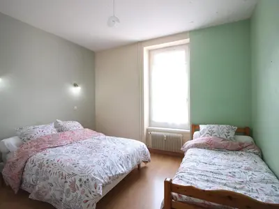 Un ou plusieurs lits dans un hébergement de l'établissement Bel appartement 3*** au centre de La Bourboule, 6 pers, WiFi - FR-1-608-250