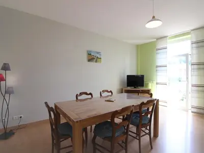 Télévision ou salle de divertissement dans l'établissement Bel appartement 3*** au centre de La Bourboule, 6 pers, WiFi - FR-1-608-250