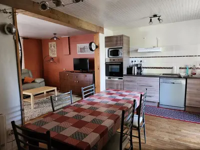 Cuisine ou kitchenette dans l'établissement la maison de Jade