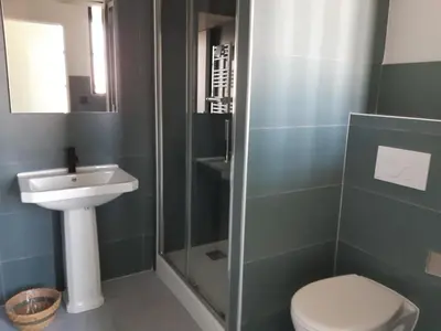 Salle de bains dans l'établissement La maison de famille Limoges