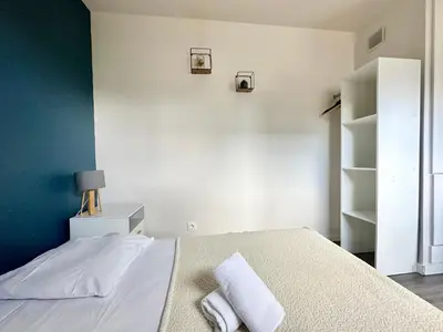 Un ou plusieurs lits dans un hébergement de l'établissement Le Péri T2 entièrement rénové avec balcon