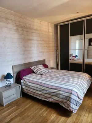 Un ou plusieurs lits dans un hébergement de l'établissement la chambre de Jeremy