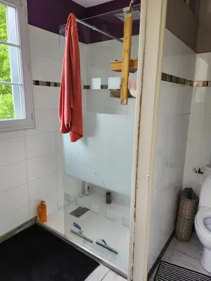 Salle de bains dans l'établissement la chambre de Jeremy