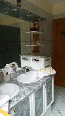 Salle de bains dans l'établissement Chambres d'hôtes Chez Dumitra