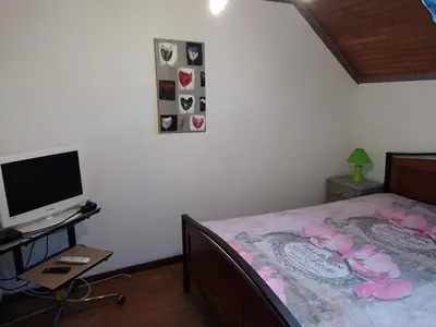 Télévision ou salle de divertissement dans l'établissement La petite ferme de Lucie et Andréa