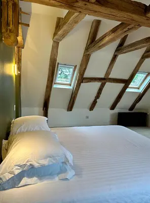 Un ou plusieurs lits dans un hébergement de l'établissement Château de la Borde à Ussel, centre-ville, proche autoroute A89