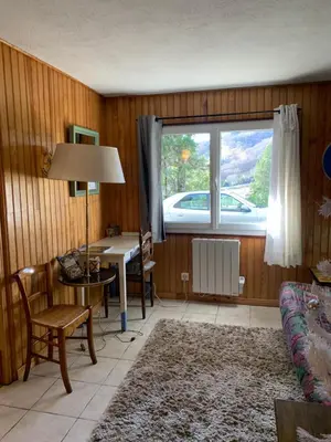 Coin salon dans l'établissement RDC Appartement dans chalet Le Genestou