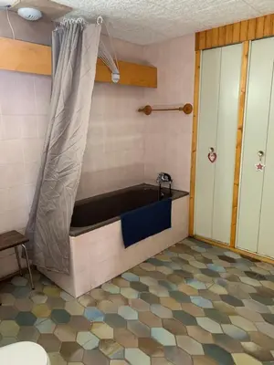 Salle de bains dans l'établissement RDC Appartement dans chalet Le Genestou