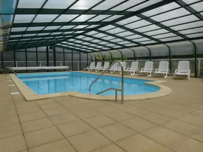 Piscine de l'établissement Gite les Acacias - lesgitesdeshautsdevialot en perigord ou située à proximité