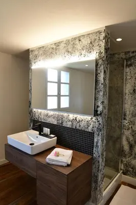 Salle de bains dans l'établissement Les Chambres du Cloître
