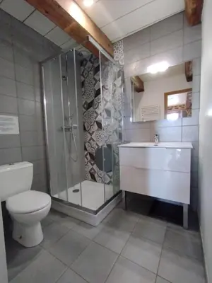Salle de bains dans l'établissement Domaine des Hiboux