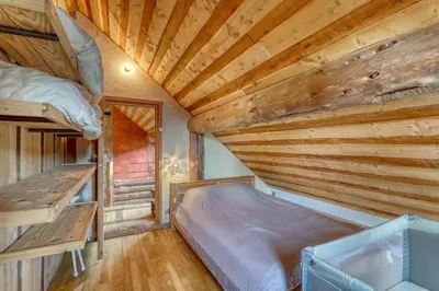 Un ou plusieurs lits dans un hébergement de l'établissement Chalet au bord d'un étang privé, Massif du Sancy