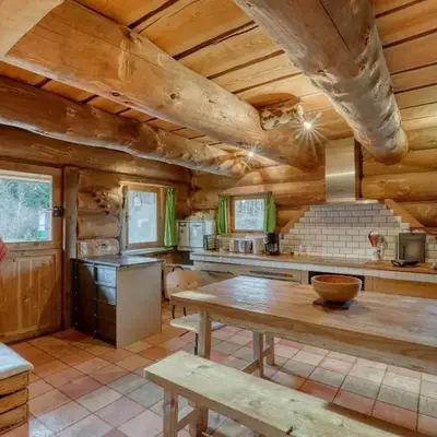 Chalet au bord d'un étang privé