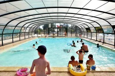 Piscine de l'établissement Cottages du Lac de Miel ou située à proximité