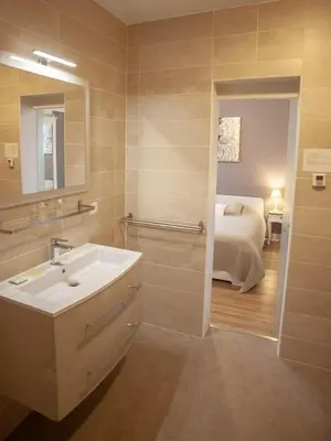 Salle de bains dans l'établissement Chambres & Tables d'hôtes Le Pech Grand
