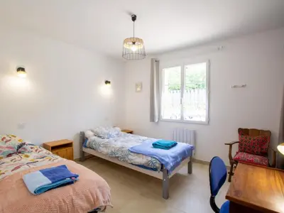 Un ou plusieurs lits dans un hébergement de l'établissement Maison récente avec terrasse et équipements pour enfants en Dordogne - FR-1-616-334