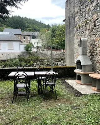 Jardin de l'établissement Appartement Suzon en coeur de ville 2 personnes