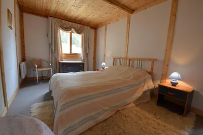 Un ou plusieurs lits dans un hébergement de l'établissement Woodlands Cottage with Hot Tub