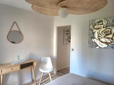 Plan de l'établissement La Longère du cheval noir chambre d'hôtes référence et table d'hôtes, en pleine nature, proche d'une cité médièvale, parking couvert securisé