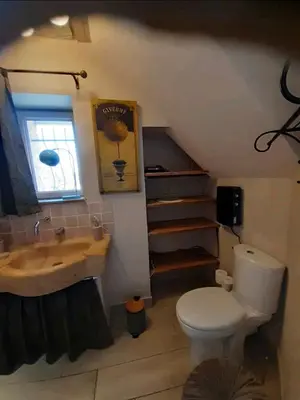Salle de bains dans l'établissement Chez Sylvie