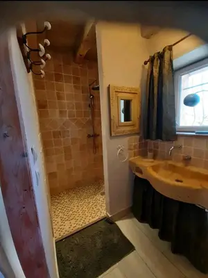 Salle de bains dans l'établissement Chez Sylvie