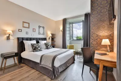 Un ou plusieurs lits dans un hébergement de l'établissement Hôtel Joyet de Maubec