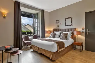 Un ou plusieurs lits dans un hébergement de l'établissement Hôtel Joyet de Maubec