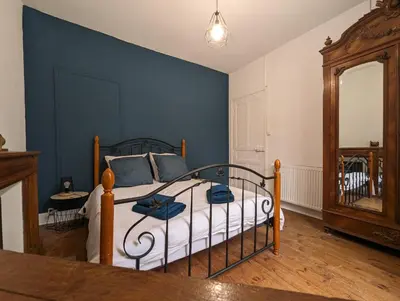 Un ou plusieurs lits dans un hébergement de l'établissement Maison des années 30 - Vic-Sur-Cère - 15 personnes