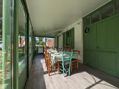 Balcon ou terrasse dans l'établissement Maison des années 30 - Vic-Sur-Cère - 15 personnes