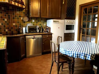 Cuisine ou kitchenette dans l'établissement Maison La Rase du Lac Cantal