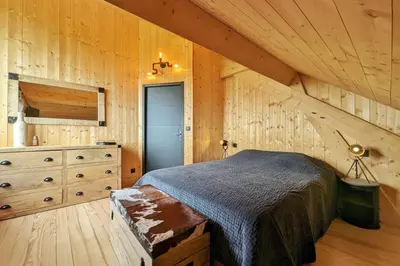 Un ou plusieurs lits dans un hébergement de l'établissement La Flèche 2 - Chalet Standing - Jacuzzi Privatif
