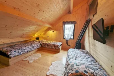 Télévision ou salle de divertissement dans l'établissement La Flèche 2 - Chalet Standing - Jacuzzi Privatif