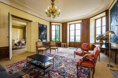 Coin salon dans l'établissement Le petit chateau