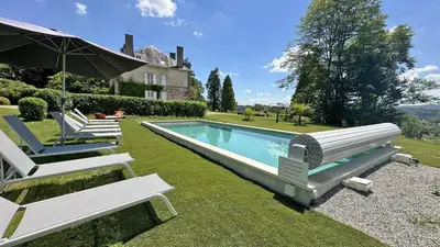 Piscine de l'établissement Le petit chateau ou située à proximité