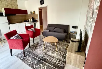 Cuisine ou kitchenette dans l'établissement Le Clos des Baleines RDC avec jardin et 1 place de parking privée dans un garage