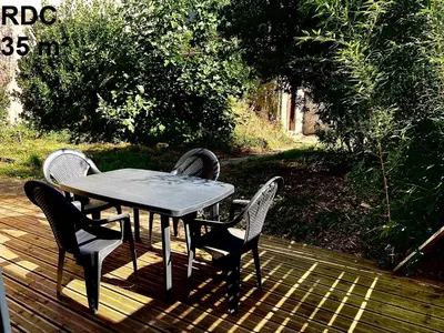 Jardin de l'établissement Le Clos des Baleines RDC avec jardin et 1 place de parking privée dans un garage