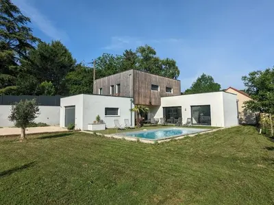 Piscine de l'établissement Maison d'Architecte ou située à proximité