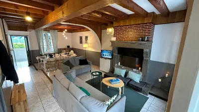 Télévision ou salle de divertissement dans l'établissement Villa Stella 8pers. La Bourboule