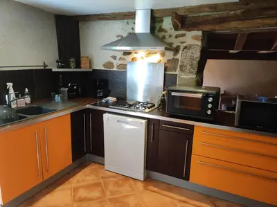 Cuisine ou kitchenette dans l'établissement Gite du Dolmen classé 3 épis