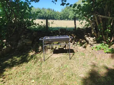 Jardin de l'établissement Gite du Dolmen classé 3 épis