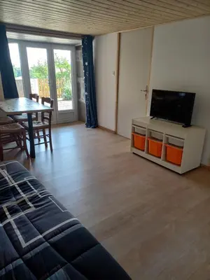 Télévision ou salle de divertissement dans l'établissement LA MAISON DE VALERIE
