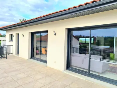 Balcon ou terrasse dans l'établissement Maison tout près d’Aurillac - Monts du Cantal