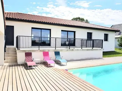 Piscine de l'établissement Maison tout près d’Aurillac - Monts du Cantal ou située à proximité