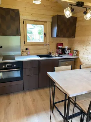 Cuisine ou kitchenette dans l'établissement Chalet des fontaines claires