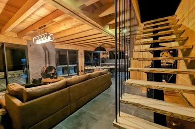 Coin salon dans l'établissement La Flèche 1 - Chalet Standing - Jacuzzi Privatif