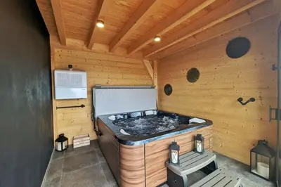 Plan de l'établissement Chalet de Standing à Super Besse avec Jacuzzi SB2