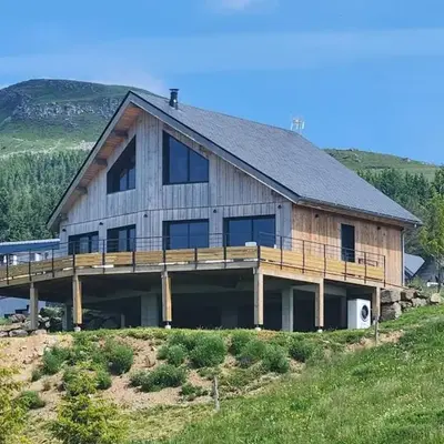 Chalet de Standing à Super Besse avec Jacuzzi SB2