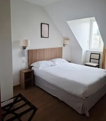 Un ou plusieurs lits dans un hébergement de l'établissement Le Grand Hôtel Ussel ''nouvelle Gérance 2023''