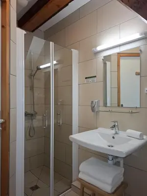 Salle de bains dans l'établissement Le Grand Hôtel Ussel ''nouvelle Gérance 2023''