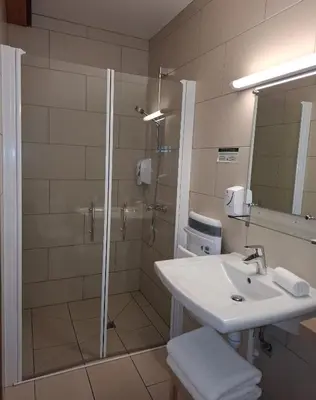 Salle de bains dans l'établissement Le Grand Hôtel Ussel ''nouvelle Gérance 2023''